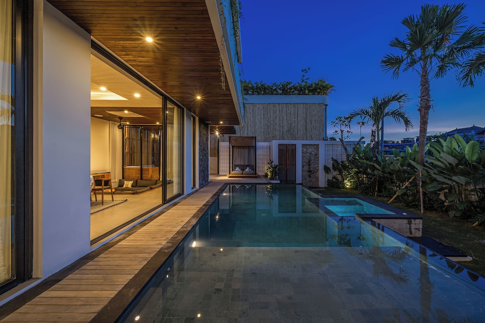 Villa Bedawang - 4BR Villa Seminyak