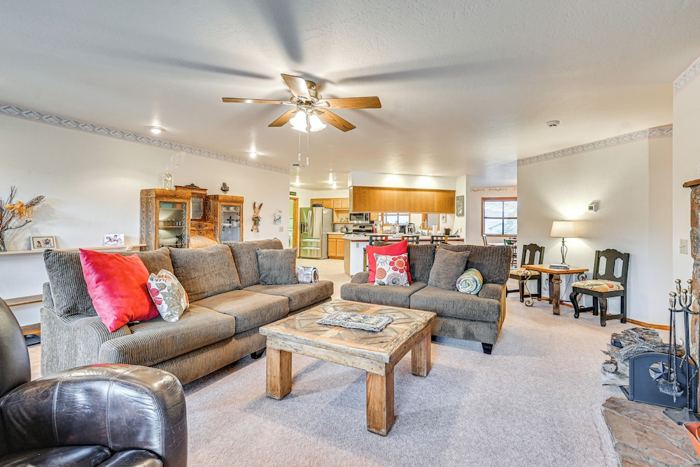 Mtn-view Family Home w/ Grill in Flagstaff!