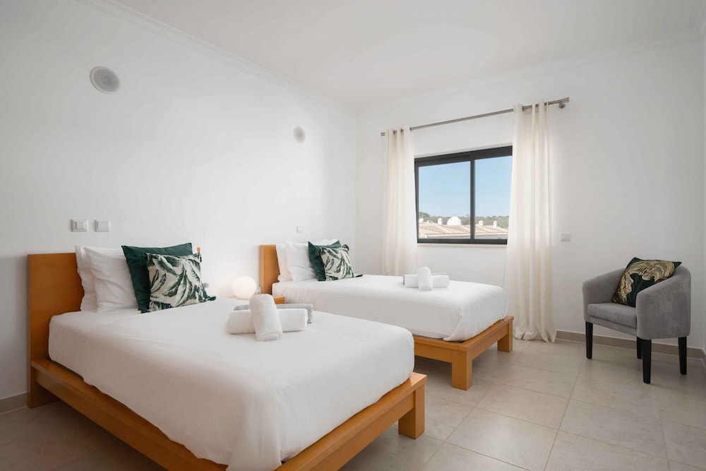 The Emerald - Lagos Apartment by Ideal Homes view 3