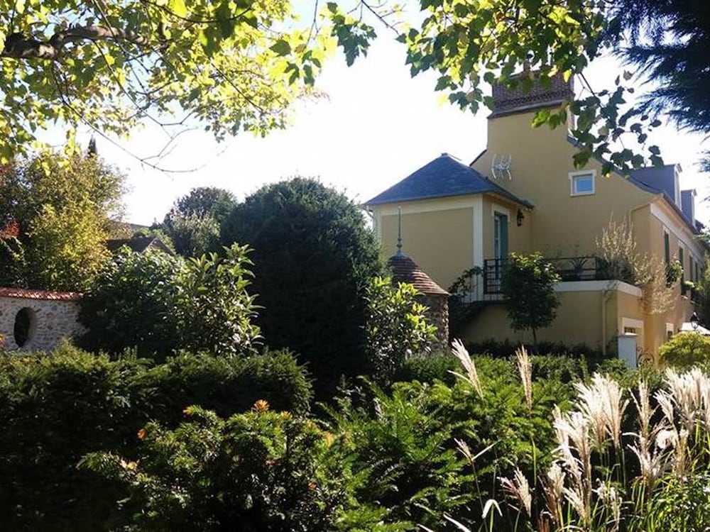 Le Clos de Villeroy view 2