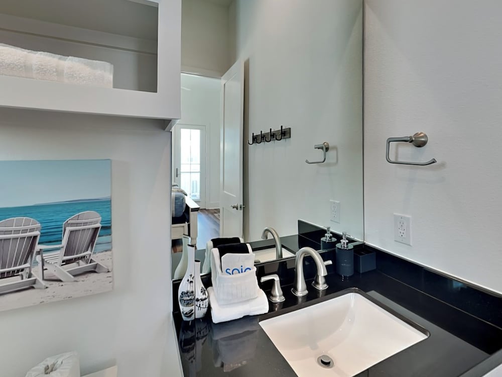 Seabreezy Lane by Ryson Vacation Rentals