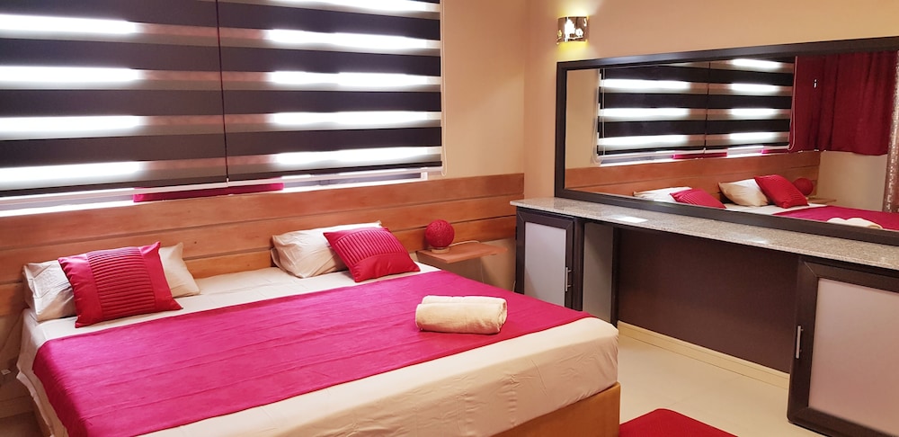 Flic En Flac Modern Sea View 3 Bedrooms Big Swimming Pool Wifi view 3