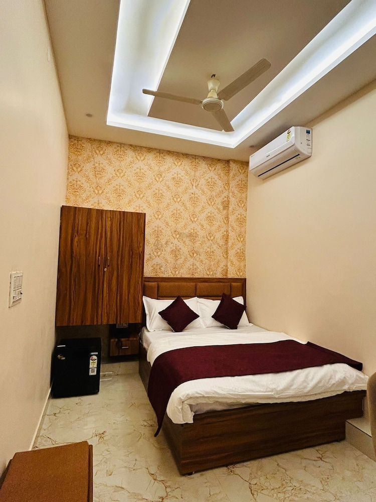 Hotel DVL INN- Near Jalmahal Jaipur