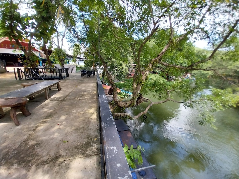 Bamboo River House Kaeng Krachan