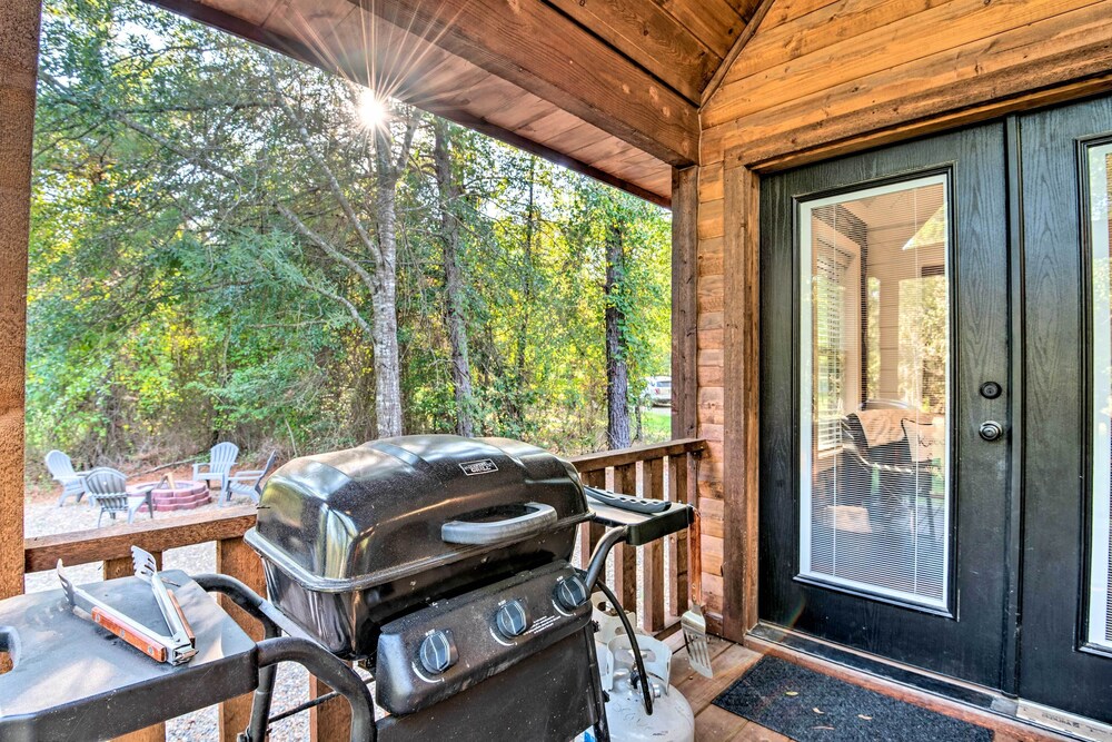 Broken Bow Cabin w/ Hot Tub, Deer-spotting & More! view 2