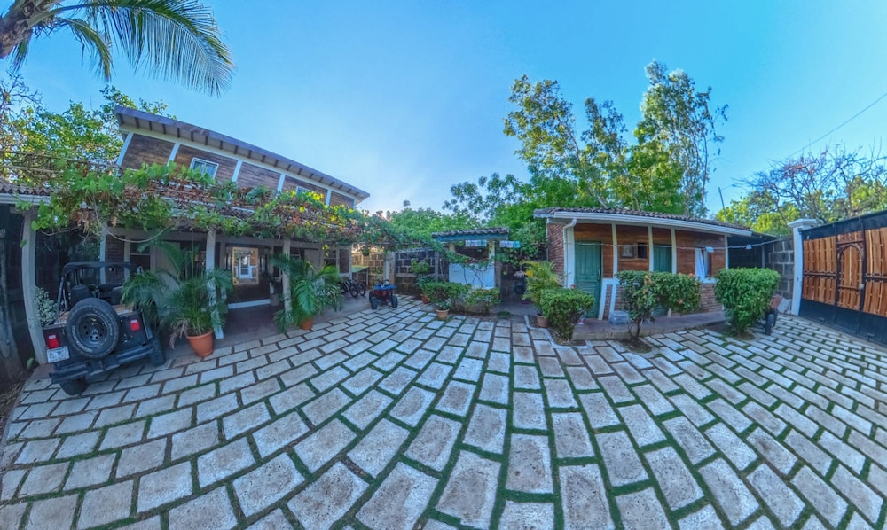 Romantic Seaside Casita w Pool AC Fire Sunsets