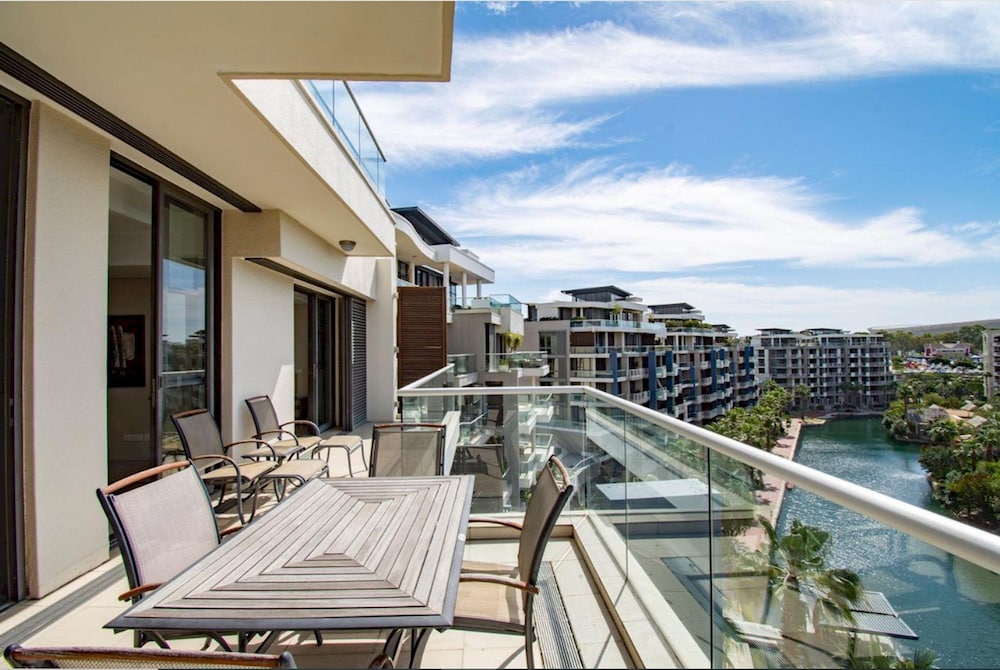Executive Yacht View Two Bedroom Apartment - 409