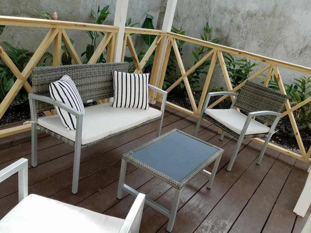 The Discovery Bay Lux Apartment