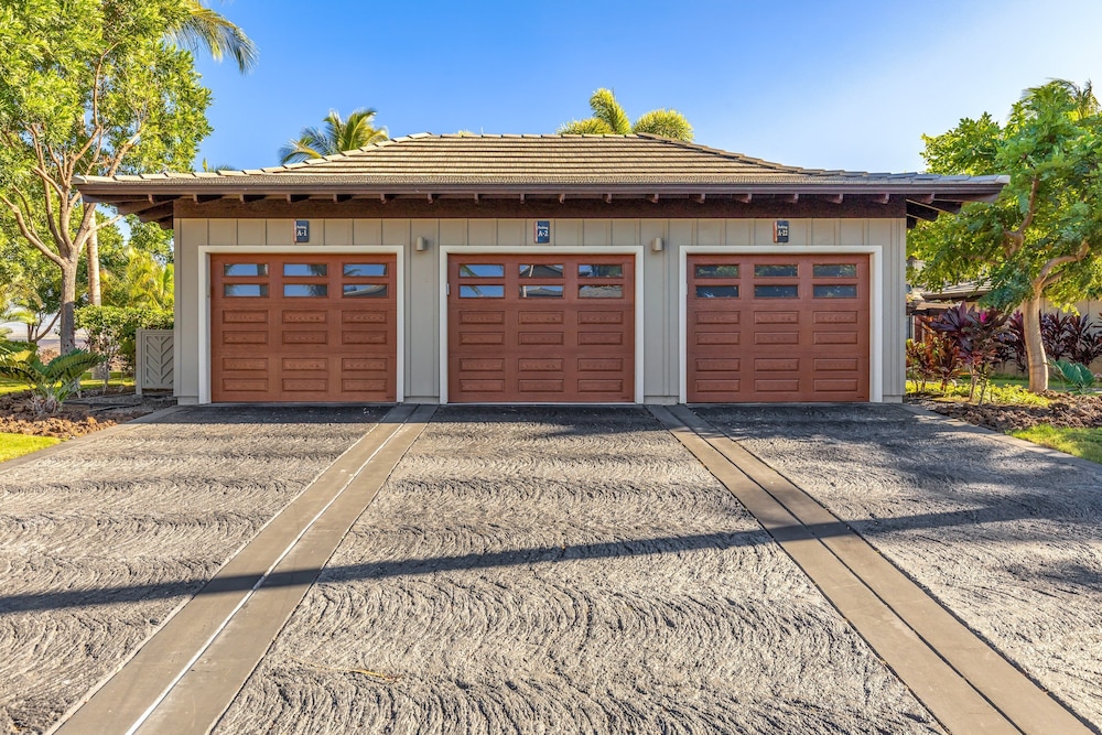 Ground Floor - Gorgeous View of Mauna Kea - Concierge - Nearby Beach - Vrkcv