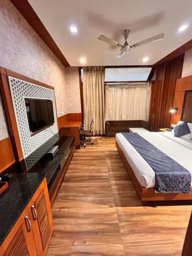 The global hotel by golden place