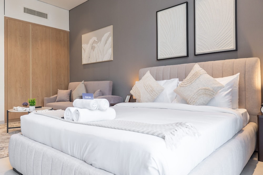 Spacious and Stunning Studio in The Heart of JVC
