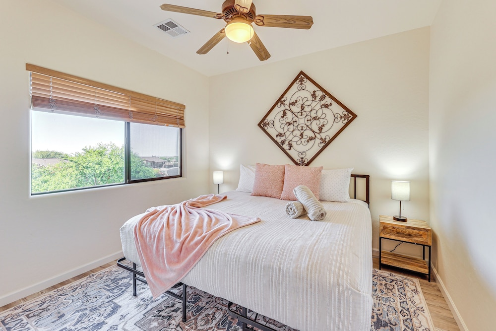 Gold Canyon Golfer's Getaway w/ Scenic Views!