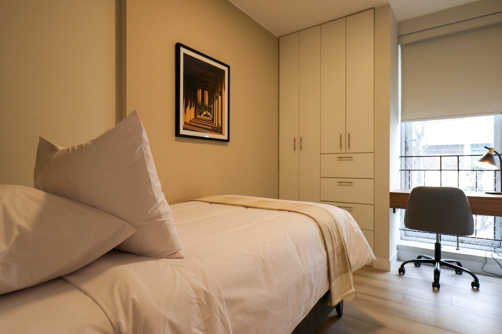 w Charming 2BR w Balcony in Miraflores