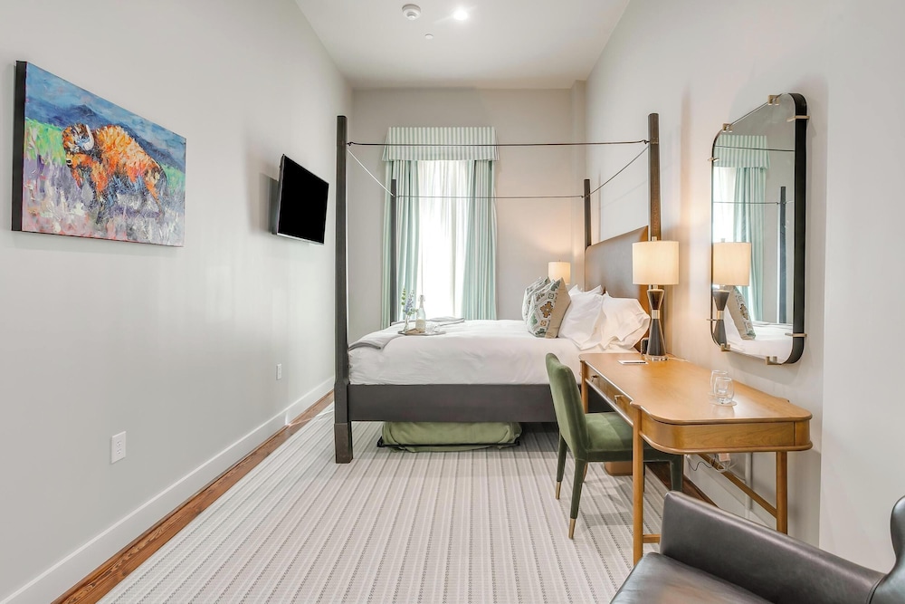 Nutt House Hotel