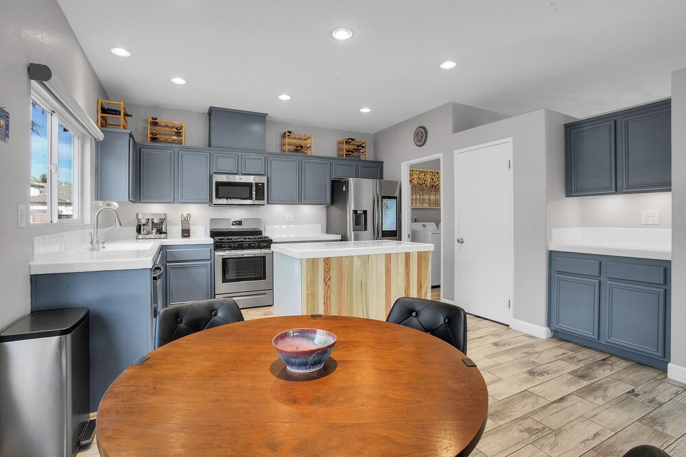 Near Downtown: Palm Springs Home w/ Mountain Views