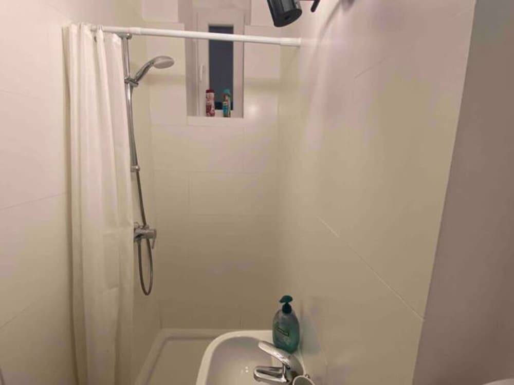 City Apartment - 5 min to Metro