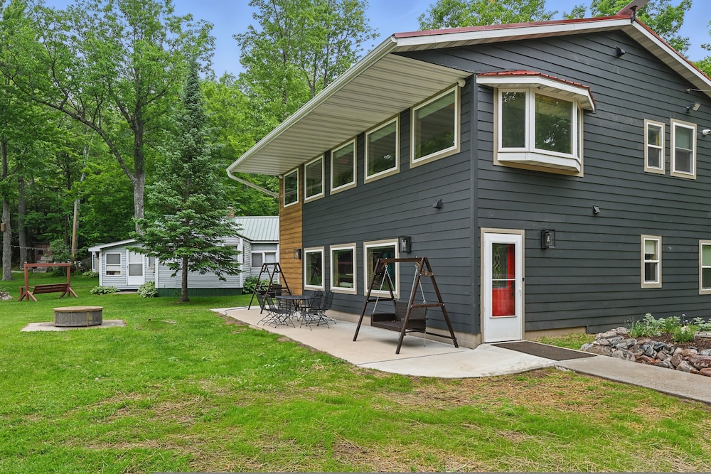 5 BR Family Hangout I Lake Views I Firepit