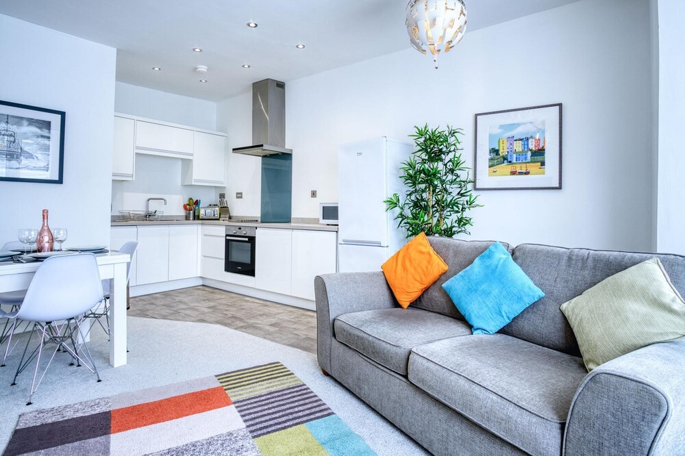 Bay View - 2 Bedroom Apartment - Tenby