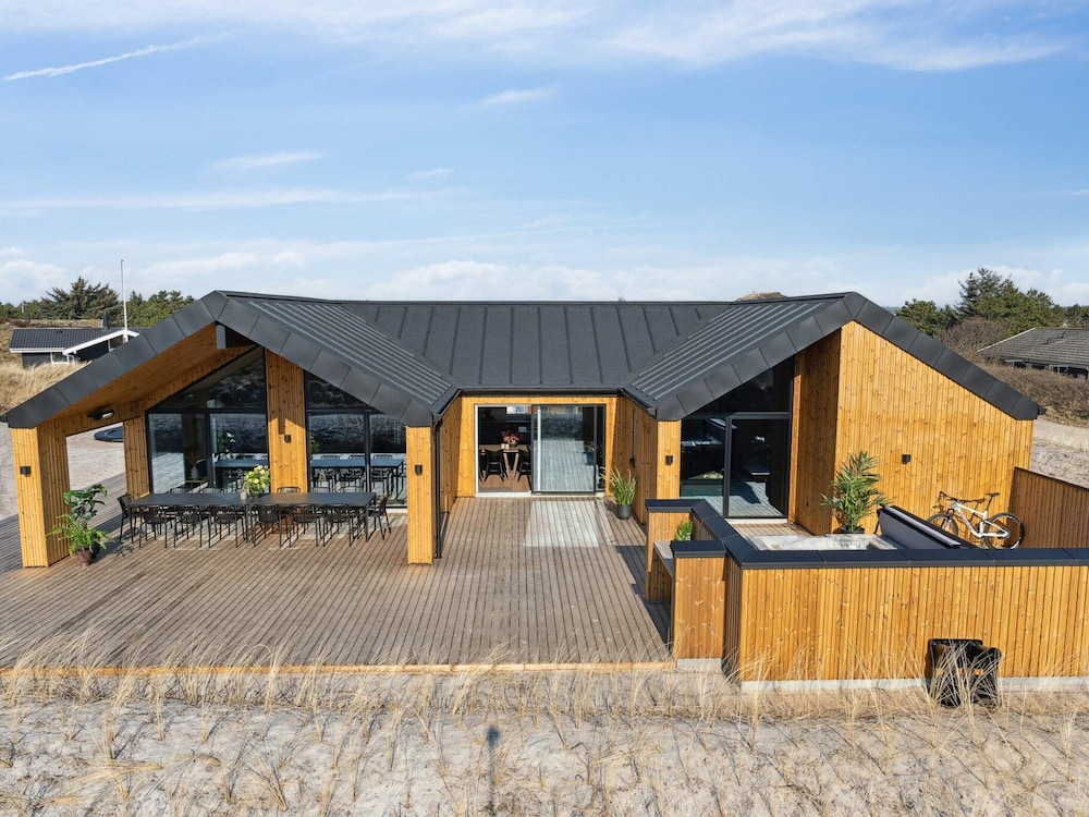 5 Star Holiday Home in Henne Beach