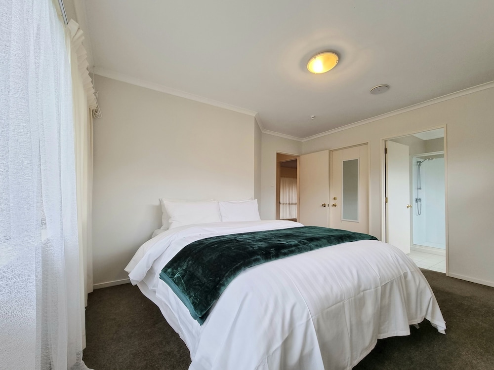 Beautiful 3BR House - WiFi - Car park view 4