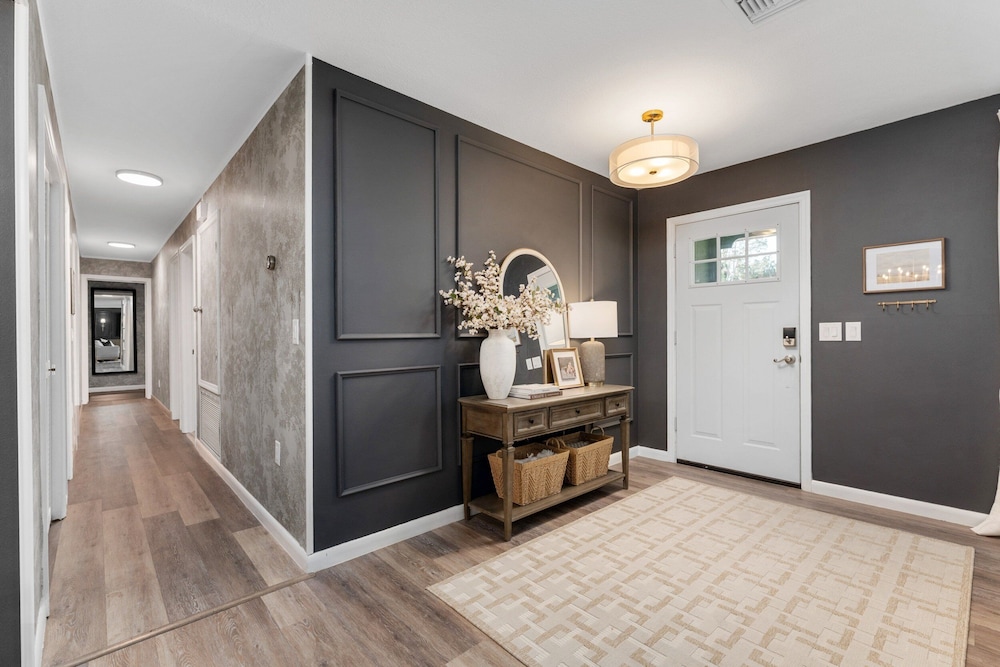 Designer Pet-friendly Retreat With Heated Pool 5 Bedroom Home