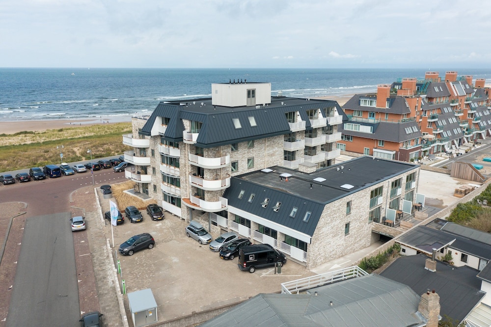 Bright Apartment Near Sea