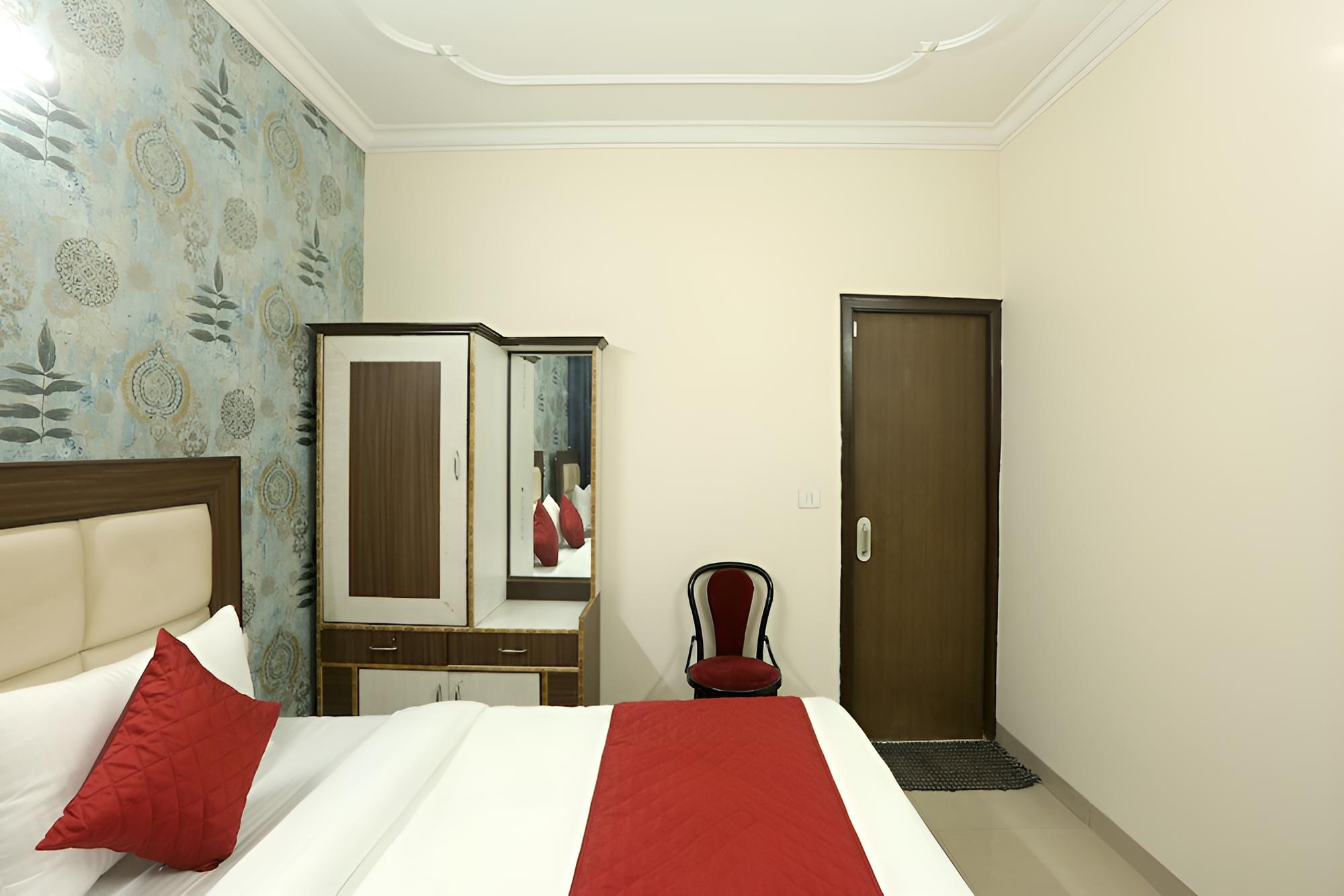 Hotel Mayank Plaza-Near IGI Airport Terminal-3 view 2