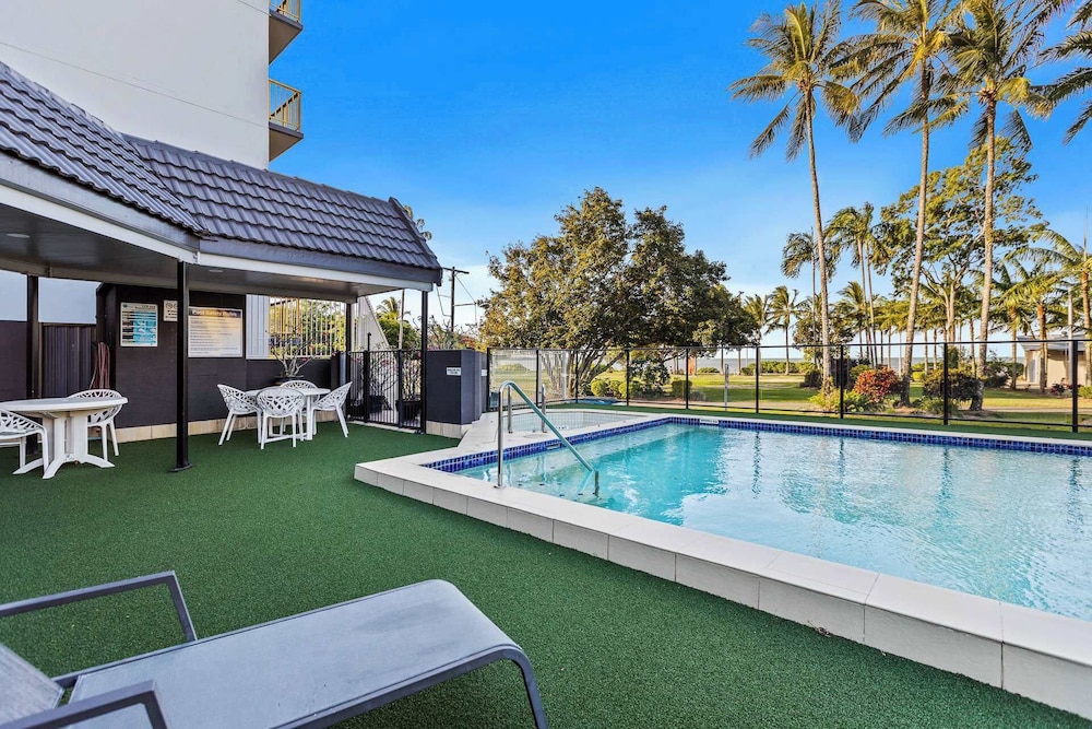 Rainforest Reef Retreat - Esplanade Ground-floor Apartment