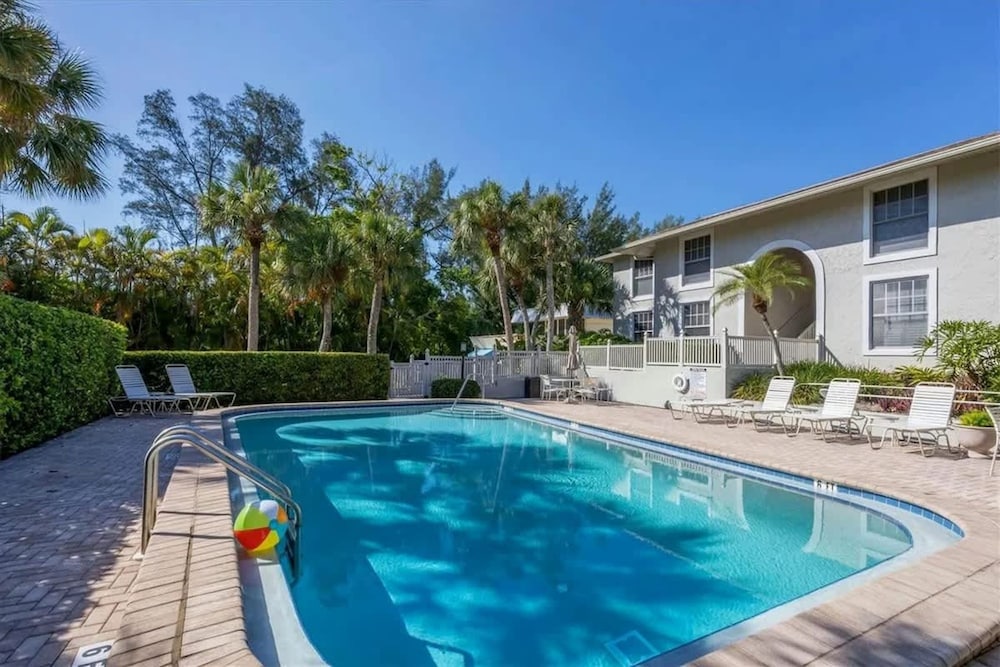 Luxury Beachfront Retreat in Longboat Key