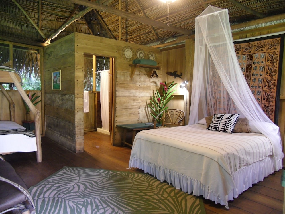 San Pedro Vacations - Creekside Oasis - Property Image 3