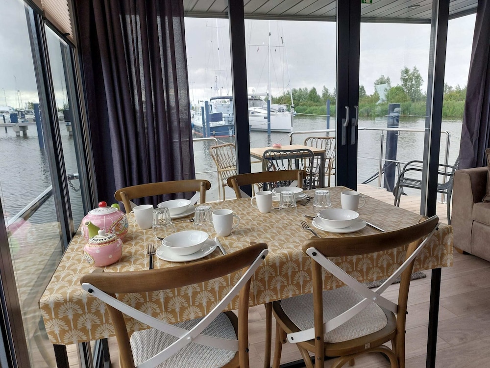 Luxury Houseboat in Volendam Marina, photo 32