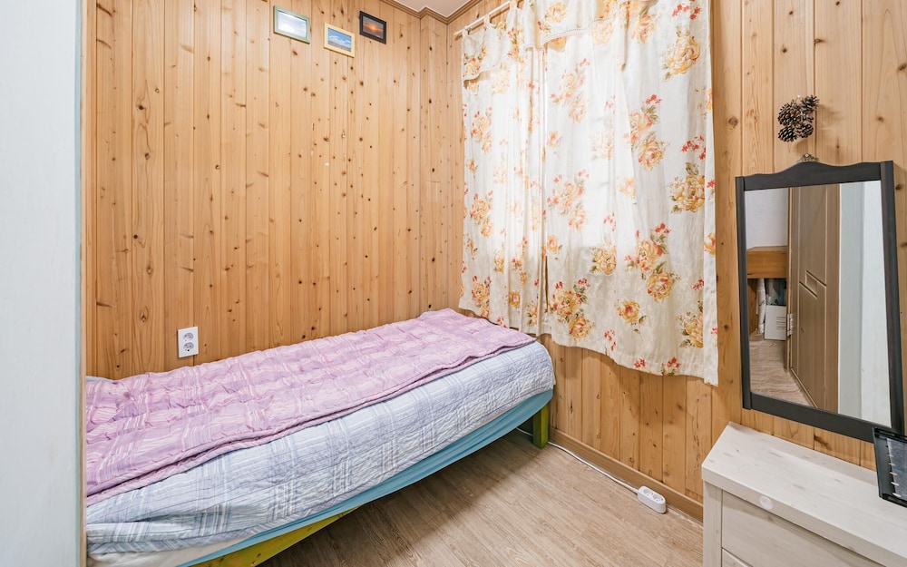 Jeju Gogung Pension-type Guest House view 2