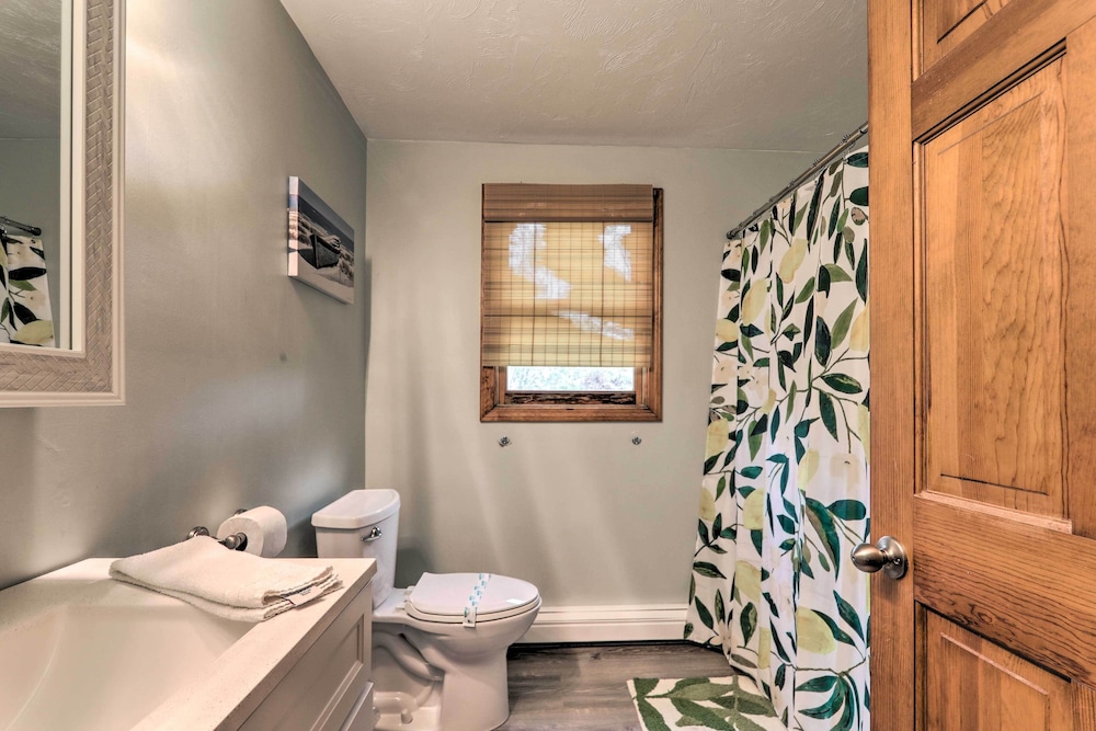 Hyannis Vacations - Lovely Hyannis Cottage - Walk to Beach  Main St! - Property Image 2