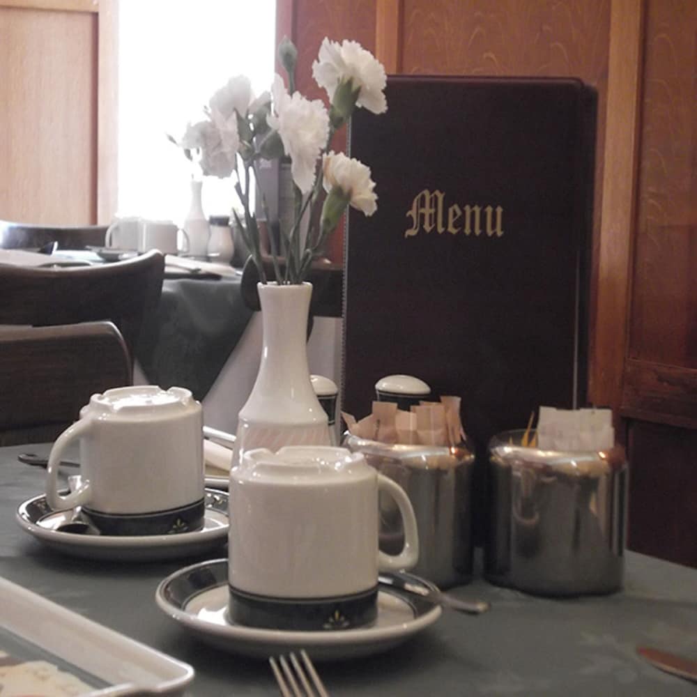 Tudor Court Hotel