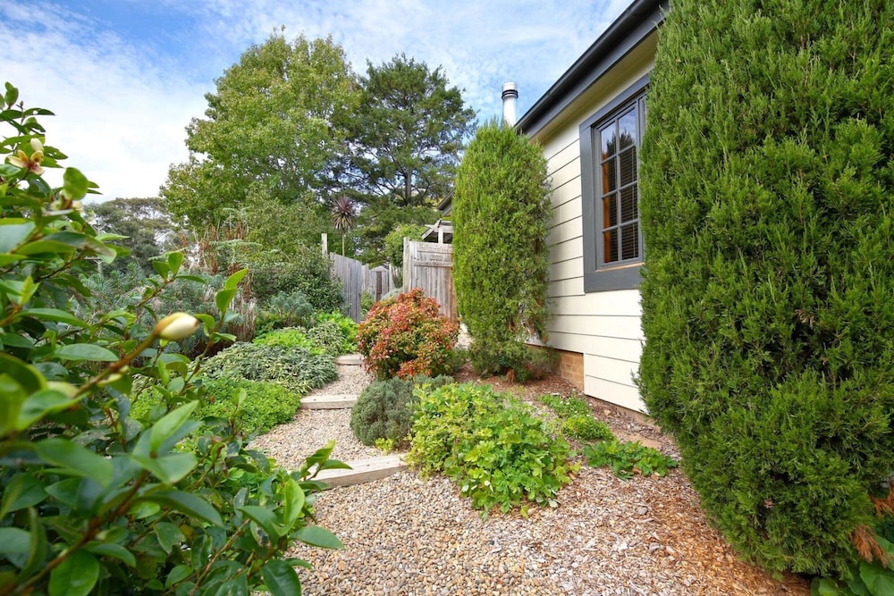 Little Haven Leura Cottage With Spa Bath and BBQ