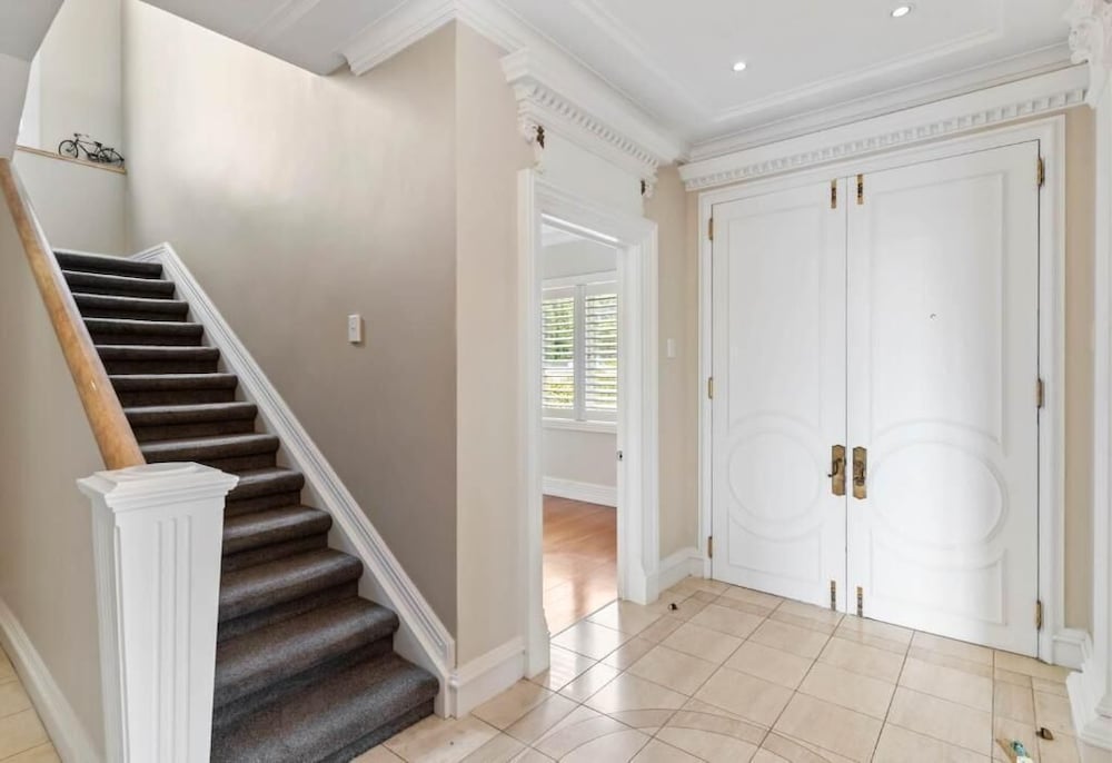 3min to beach 4 bedroom villa