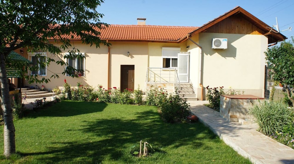 Guest House & Rooms Chris Toros