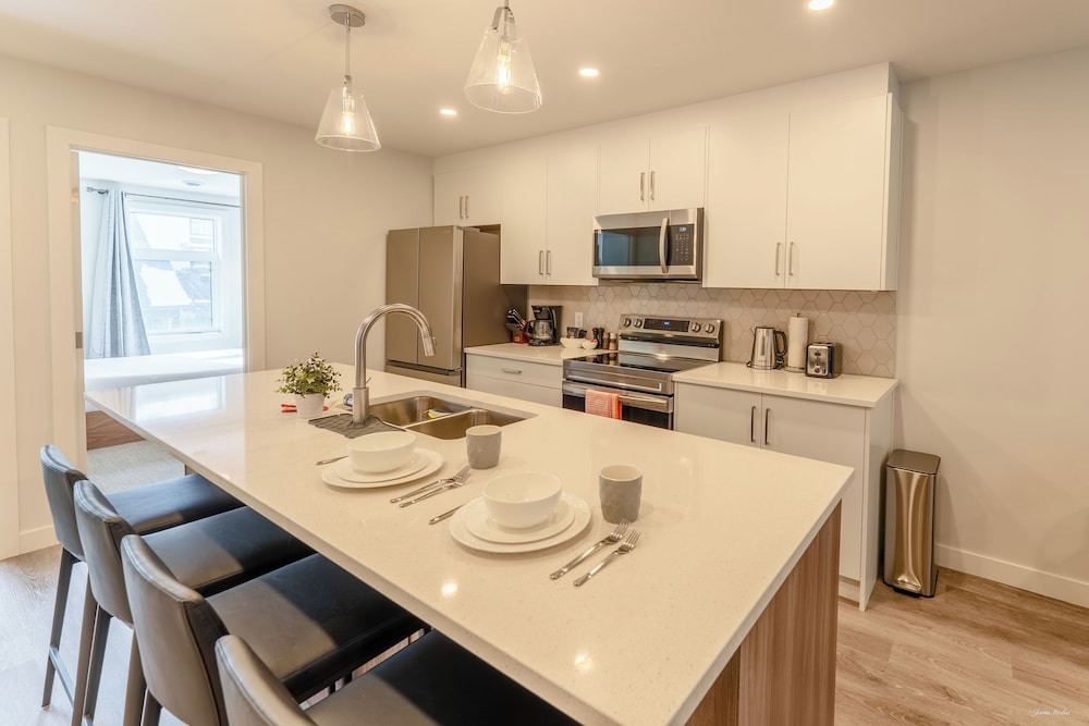 Skyridge 401 by Canmore Premier