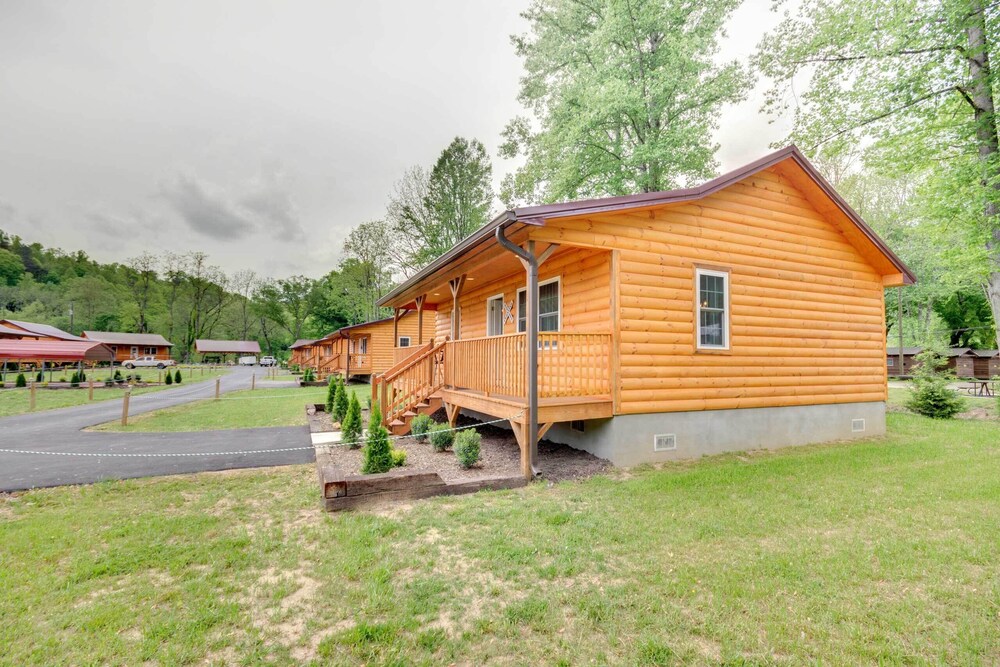 Cozy Bryson City Cabin 5 Miles to Downtown! view 5