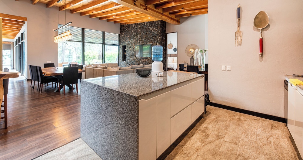 Pedacito de Lago - Lakeview Home