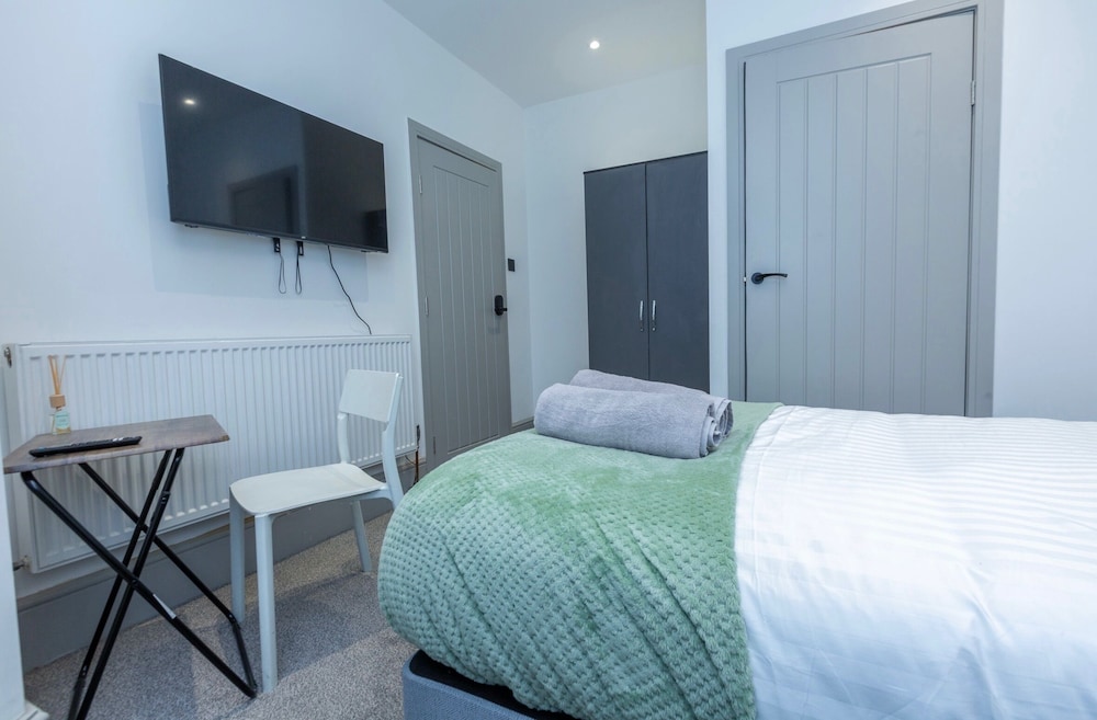 Cozy House In Medway-sleeps10-garden-freeparking