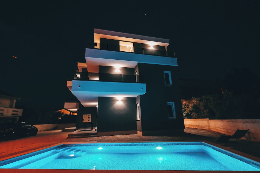 Sunshine Villa