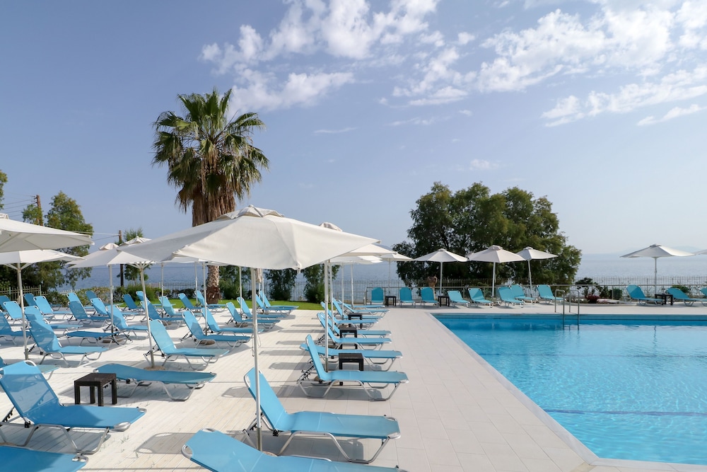 Calamos Beach Family Club Hotel