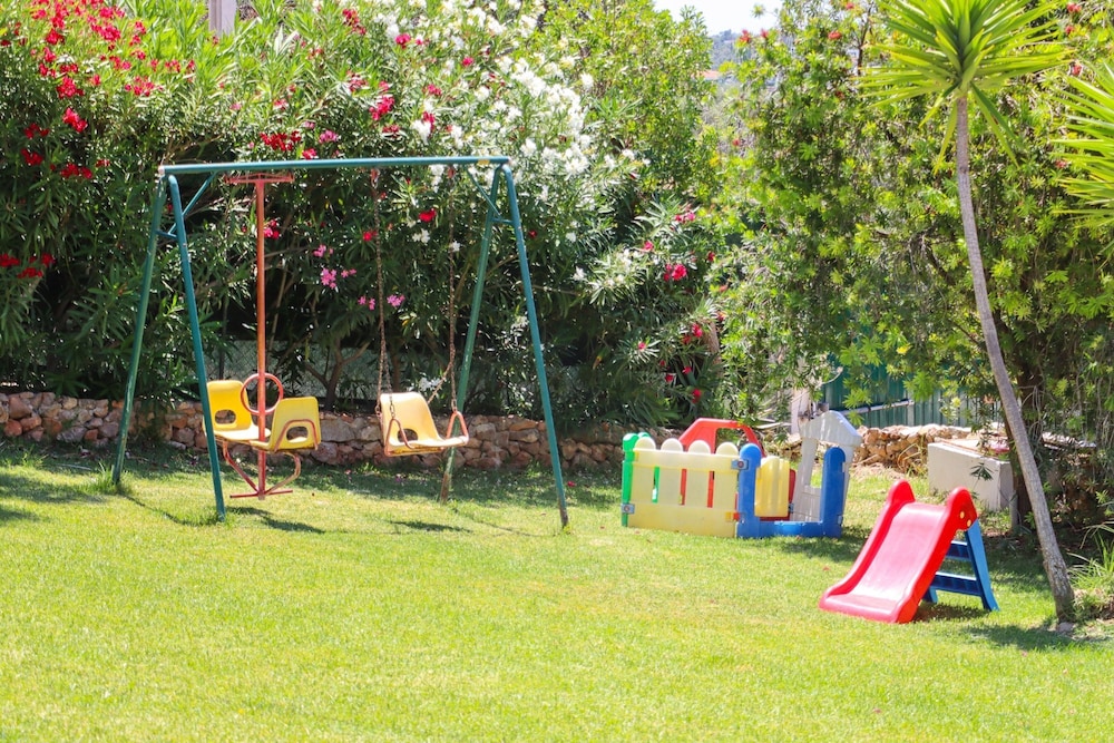 Idyllic Farm House With Huge Garden for 14pax