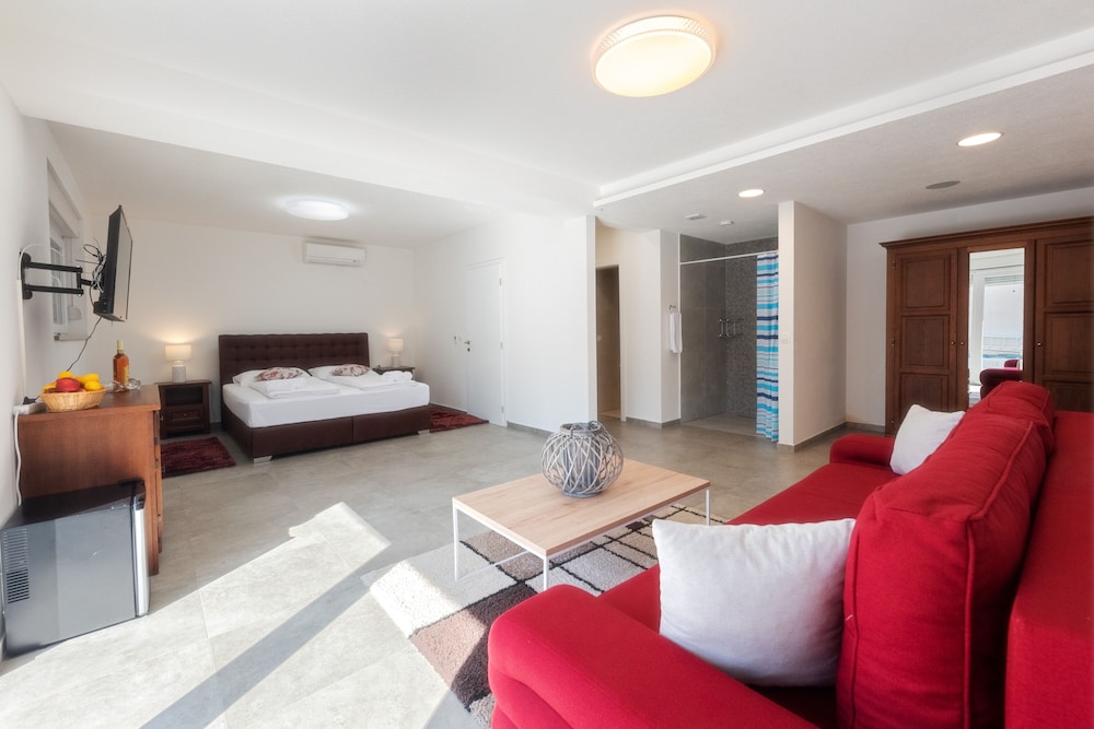 Aparthotel Plat