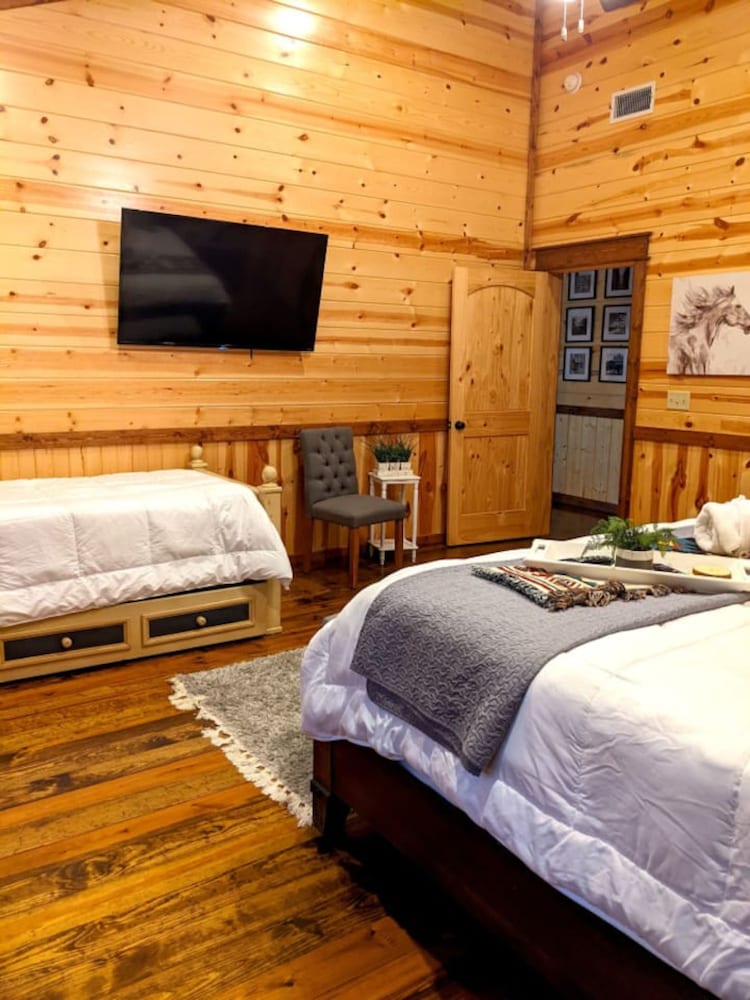 Stone Mountain Lodge Luxurious Rustic Retreat