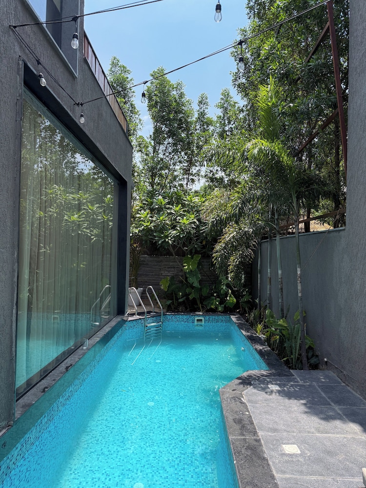 THE BALI HOUSE