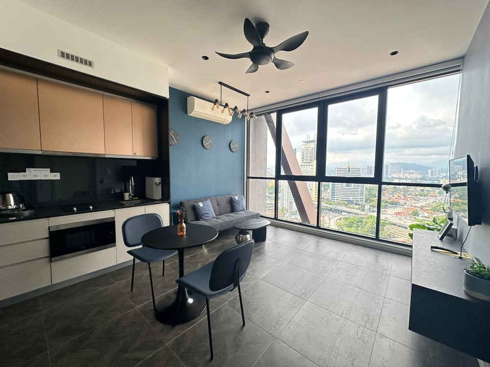 Scarletz Suites KLCC by Purple Orchid