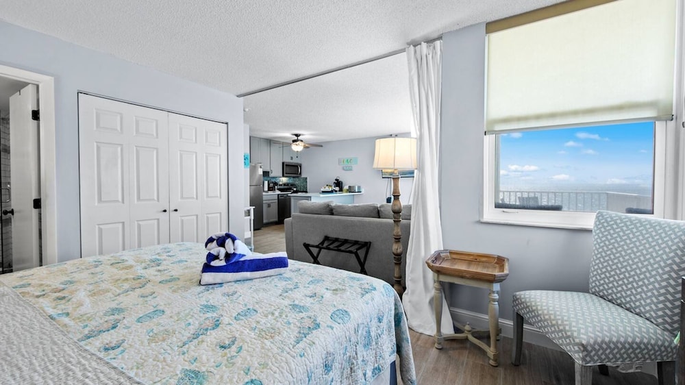 Oceanfront Views Balcony Sunsets