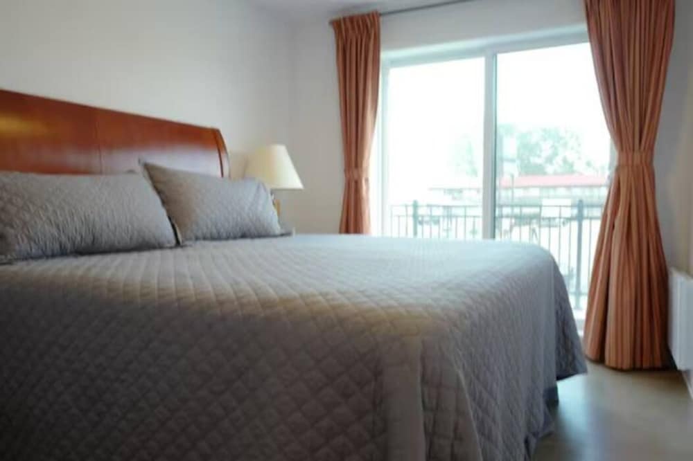 2001 Av. Beaconsfield